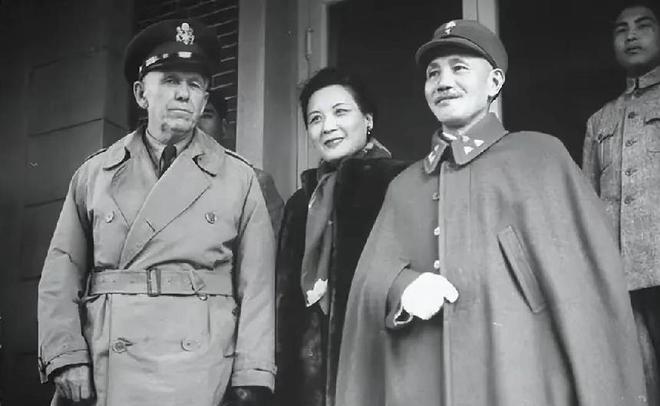 1945年李达司令员去机场接领导当看见来人是谁整个人都愣神了(图2)