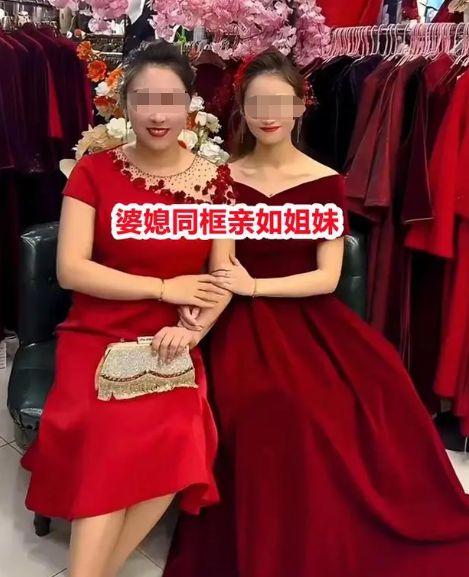 37岁婆婆与22岁儿媳同框亲如姐妹状态令人迷惑：到底多大生的娃(图2)